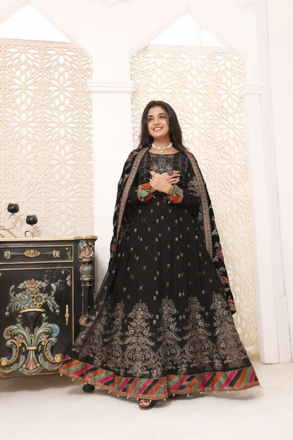 Hadiaeman Embroidered Velvet Collection 23' - Image 4