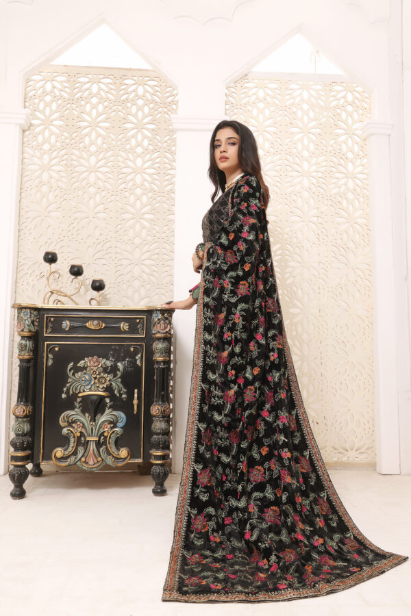 Hadiaeman Embroidered Velvet Collection 23' - Image 3