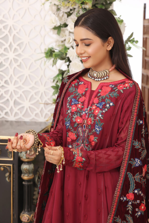 Hadiaeman Embroidered Velvet Collection 23' - Image 5
