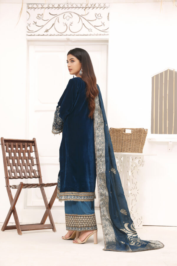Hadiaeman Embroidered Velvet Collection 23' - Image 2