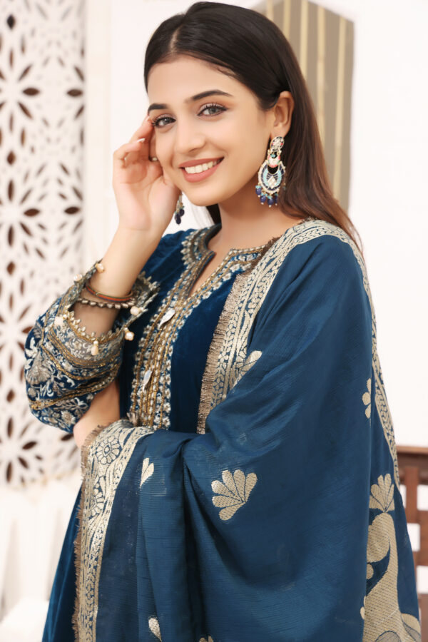 Hadiaeman Embroidered Velvet Collection 23' - Image 5