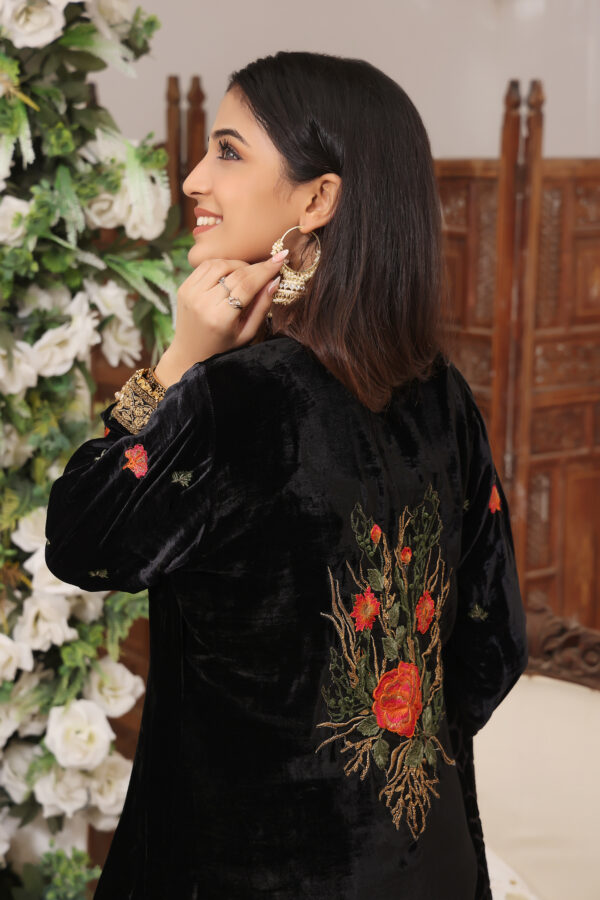 Hadiaeman Embroidered Velvet Collection 23' - Image 3